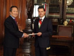 .El 20 de junio del 2016 Kim Hyong Gil, embajador de Corea del Norte, presentó sus Cartas Credenciales a Peña Nieto. ESPECIAL / www.gob.mx