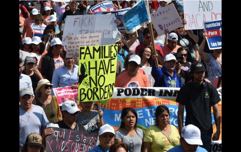 Aunque no se espera una repatriación masiva de jóvenes, ya están buscando mil mentores para igual número de 'dreamers'. AFP / ARCHIVO