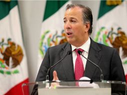 José Antonio Meade entrega la información a los diputados. SUN / L. Godínez