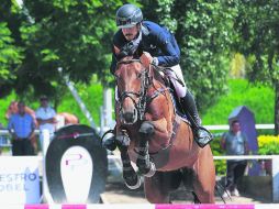 Montando a 'Rafale de Kerglenn', Juan Carlos Martín del Campo, jinete del Guadalajara Country Club, se impuso ayer. EL INFORMADOR / M. Vargas