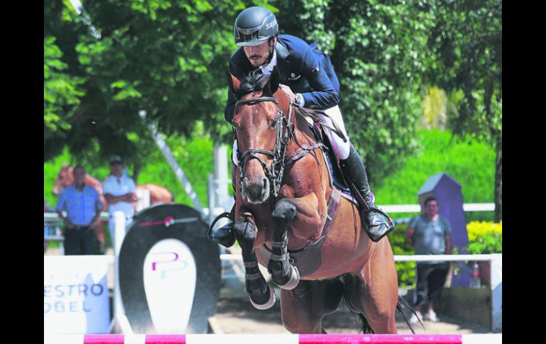 Montando a 'Rafale de Kerglenn', Juan Carlos Martín del Campo, jinete del Guadalajara Country Club, se impuso ayer. EL INFORMADOR / M. Vargas