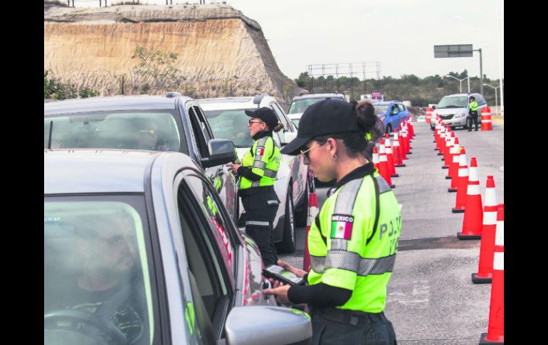 Al crecer los puntos de revisión, el operativo Salvando Vidas ha logrado reducir de 10 a seis los percances en carreteras. EL INFORMADOR / ARCHIVO