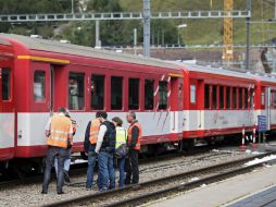 Se registra una colisión durante una maniobra ferroviaria de un tren regional, compuesto por una locomotora y cinco vagones. EFE / U. Flueeler