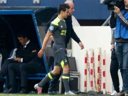 El PSV no está de acuerdo con la sanción de tres partidos; considera que la entrada de Lozano fue sin intención de dañar al rival. TWITTER / @PSV