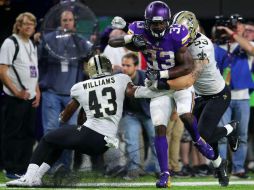 El novato Dalvin Cook corrió para 127 yardas, ocupando el puesto que tenía Peterson. AFP / A. Bettcher