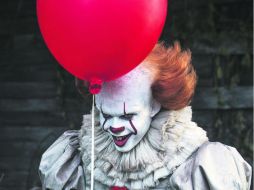 El actor que da vida al siniestro payaso, Bill Skarsgård, cuenta cómo fue el proceso que vivió para crear al personaje. ESPECIAL / CORTESÍA WARNER BROS.