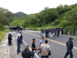 Los jóvenes retuvieron a cuatro policías luego de que diez de ellos fueran detenidos en una autopista. TWITTER / @Coordinadora1DM