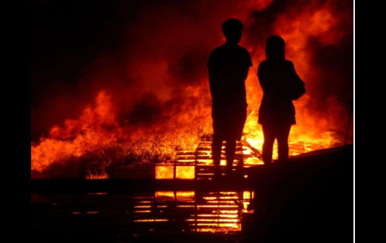 El fuego se declaró poco antes del amanecer y se propagó por todo el recinto. NTX / ARCHIVO