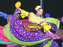 Color. Los bailes típicos y la música tradicional, parte de la oferta de entretenimiento. AP / ARCHIVO