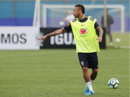 Neymar es el referente al ataque tanto en el PSG como en la Selección brasileña. EFE / ARCHIVO