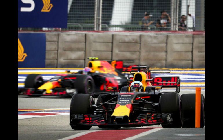 El dominio de los Red Bull les permite afrontar con buenas perspectivas la sesión de clasificación de mañana, sábado. EFE / D. Azubel