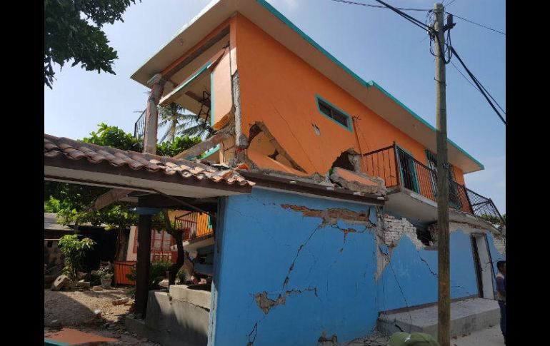 De las escuelas afectadas, 177 tendrán que ser reconstruidas, como el Centro Escolar de Juchitán. TWITTER / @aurelionuno