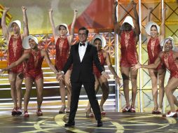 La ceremonia inició con un video en donde Colbert bailaba y cantaba y en tono irónico se dirigió a Trump. AP / C. Pizzello