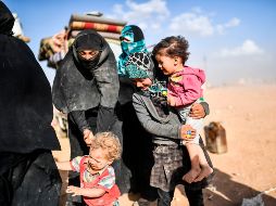 La mayoría de las familias se dirigen hacia el norte, en dirección a la vecina provincia de Al Hasaka. AFP/B. Kilic