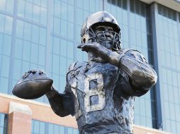 Con una estatua, los Colts de Indianápolis inmortalizan el legado de Peyton Manning con la franquicia, con la que ganó un Super Bowl y con la que consiguió cuatro premios al Jugador Más Valioso de la NFL. AP/D. Cummings