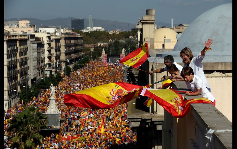 Unas 950 mil personas, según los organizadores, se concentraron en la capital catalana bajo el lema 