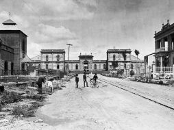 1917 - Inicios de Chapultepec. Los últimos años del siglo XIX y los inicios del XX, significaron para Guadalajara la llegada de nuevas colonias como la Francesa, Reforma, Americana, Moderna y la West End.