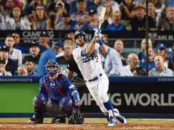 Chris Taylor colaboró con un vuelacercas en el sexto inning. AFP