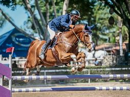 Jacobo Saaib Hernández, a lomos de “Joviale Du Patriote”, se llevó el primer lugar de la libre a 1.25 metros. EL INFORMADOR/F. Atilano