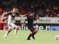 Hizo la diferencia. Eduardo López tuvo un buen partido contra los Tiburones Rojos, que supo rubricar con el gol de la victoria para el Rebaño. ESPECIAL/CHIVAS