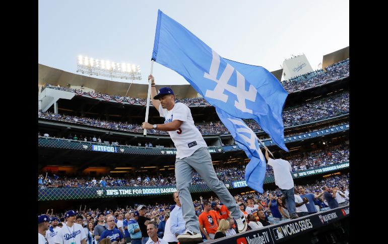 El ambiente previo en el Dodger Stadium resultó inmejorable para abrir la Serie Mundial 2017. AP / D. Phillip