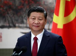 El presidente chino, Xi Jinping (i), ofrece una rueda de prensa para presentar a los miembros del nuevo Comité Central en el Gran Palacio del Pueblo en Pekín. EFE/H. Hwee