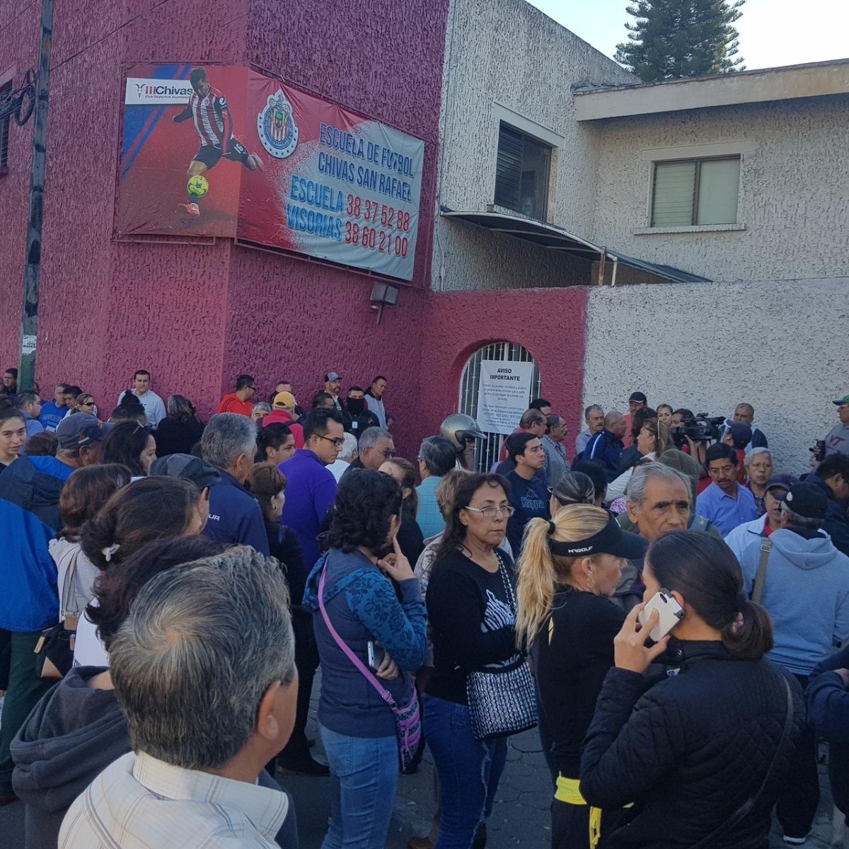 Protestas en Club Chivas San Rafael suben de tono | El Informador