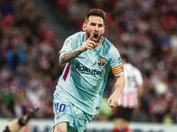 Lionel Messi celebra el primer gol del Barcelona ante el Athletic en el Estadio de San Mamés. EFE