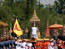 A las honras fúnebres, que han durado cinco días y se desarrollaron de acuerdo con la tradición budista, han asistido cientos de miles de súbditos. AP/S. Lalit