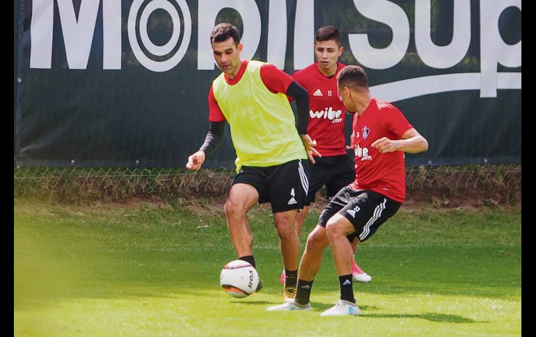 Los dirigidos por José Guadalupe Cruz llegan a este compromiso con el ánimo por los cielos, debido a que su máximo referente, Rafael Márquez (izquierda) estará en el campo. MEXSPORT