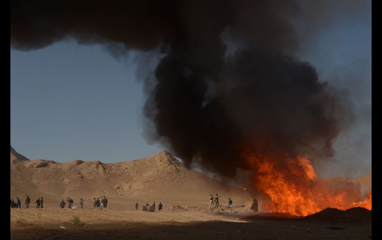 Policías afganos queman drogas en Herat. AFP/H. Hashimi