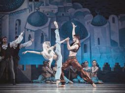 El Ballet de Kiev es reconocida como una de las tres compañías de danza clásica más importantes del mundo. ESPECIAL / CORTESÍA