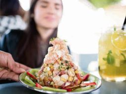 Tostada Moñolocha es uno de los platillos que puedes encontrar en Mariscos Santa Cruz. ESPECIAL / CORTESÍA