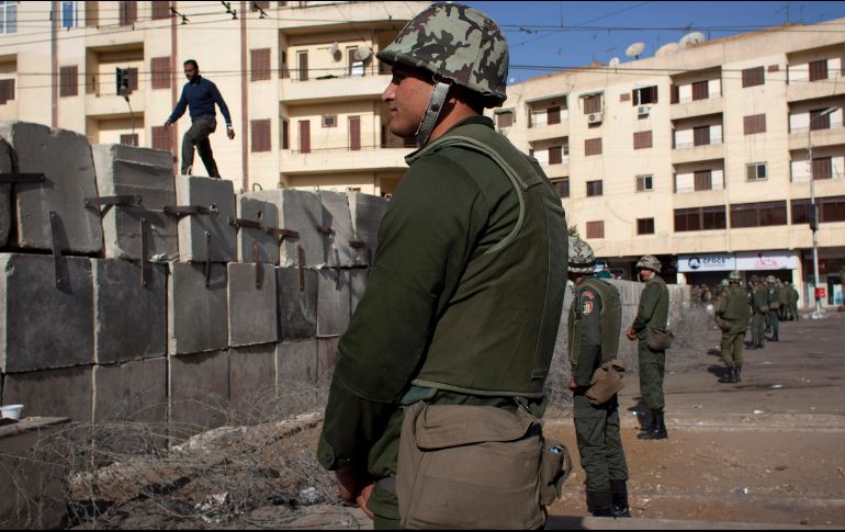 Las Fuerzas Armadas egipcias luchan contra grupos armados radicales que tienen su base de operaciones en el norte y el centro del Sinaí. AP/ARCHIVO