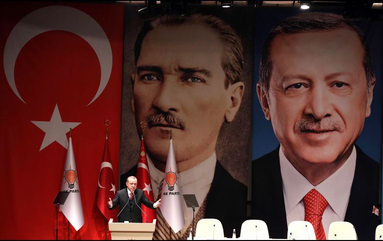 El presidente de Turquía, Recep Tayyip Erdogan, habla durante una reunión del Partido Justicia y Desarrollo en Ankara. AFP/A. Altan