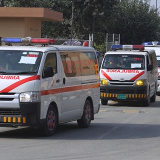 Choque entre furgoneta y camión deja 20 muertos, en Pakistán