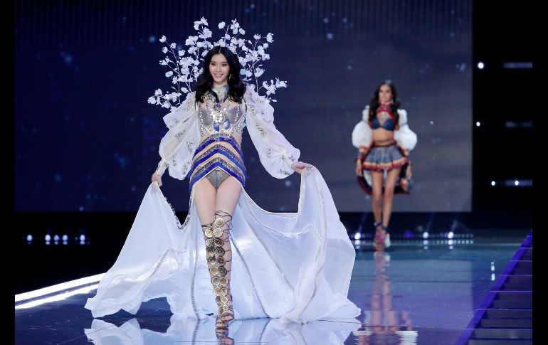 Entre el elenco de este año, estuvieron incluidas varias modelos chinas, entre las que se encontraba Ming Xi. AP / A. Wong