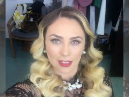 Aracely posó frente a un espejo para mostrar su silueta. INSTAGRAM / aracelyarambula