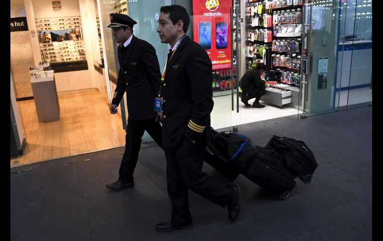 La Asociación Sindical de Pilotos Aviadores dijo por la tarde que concluyó la protesta tras el ofrecimiento de analizar si hubo o no errores en el proceso de rescisión de contrato del piloto. AFP/P. Pardo