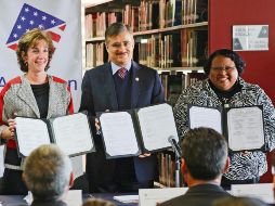 Roberta S. Jacobson, Tonatiuh Bravo Padilla y Tanya C. Anderson firmaron dos acuerdos de colaboración. ESPECIAL