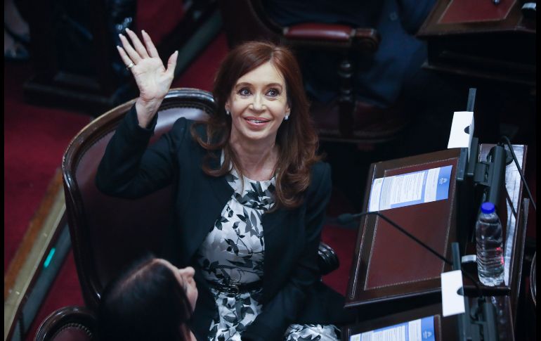 La ex presidenta de Argentina Cristina Fernández asiste a una sesión especial del Senado, en la que ha jurado su cargo como senadora, en Buenos Aires. EFE/D. Fernández