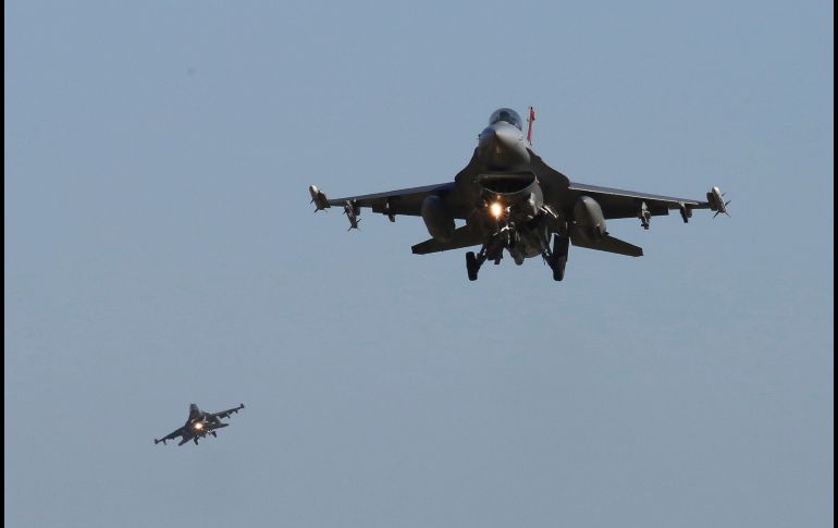 Unos 12 mil efectivos militares y 230 aeronaves participan en los ejercicios de cinco días. Un avión F-16.