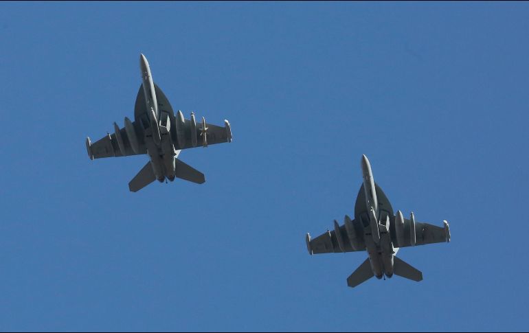 Modelos EA-18G Growler vuelan sobre Pyeongtaek. Cientos de aviones militares comenzaron el lunes su participación en un ejercicio masivo combinado de las fuerzas aéreas de Estados Unidos y Corea del Sur.