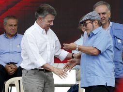 Para Santos, la dejación de las armas de las FARC ''es el símbolo del nuevo país que podemos ser''. AP / F. Vergara