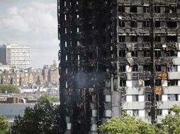 Las autoridades examinaron los revestimientos de todos los edificios altos del país luego del incendio. AP / ARCHIVO