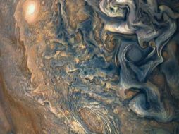 Las imágenes muestran la variedad de colores existentes en la atmósfera de Júpiter. TWITTER / @NASAJuno