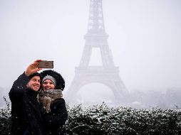 Por segundo día consecutivo, desde la madrugada pasada, la nieve cae casi de manera ininterrumpida sobre París. AFP / L. Bonaventure