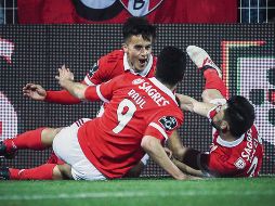 Festejo. Raúl Jiménez (#9) celebra con Franco Cervi. EFE