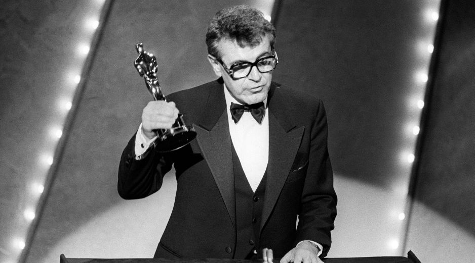 Forman nació en la ciudad checa de Caslav el 18 de febrero de 1932; en la imagen, recibe un Oscar por su cinta 