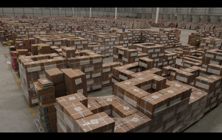 Cada caja incluye cuatro mil boletas, ordenadas por distrito electoral federal. NTX/G. Durán